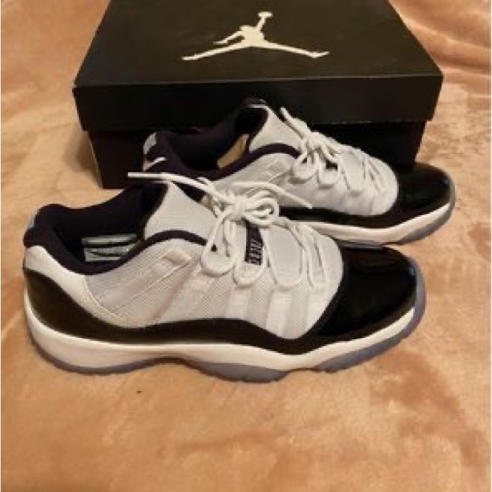 Air Jordans 11 Retro NIB 7Y